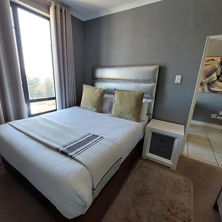 Zwelakho Furnished Apartments The Cube Johannesburgo Exterior foto