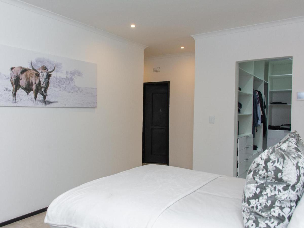 Zwelakho Furnished Apartments The Cube Johannesburgo Exterior foto