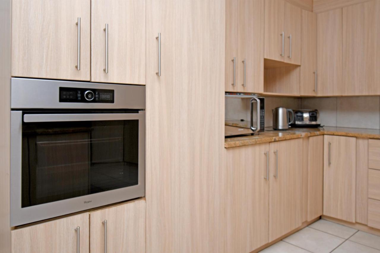 Zwelakho Furnished Apartments The Cube Johannesburgo Exterior foto
