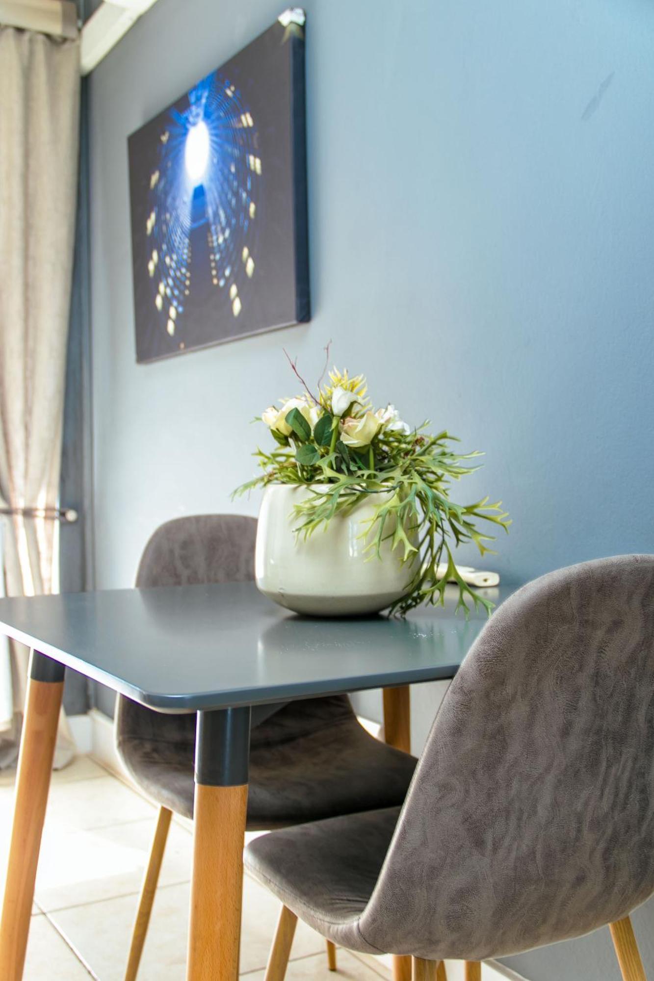 Zwelakho Furnished Apartments The Cube Johannesburgo Exterior foto